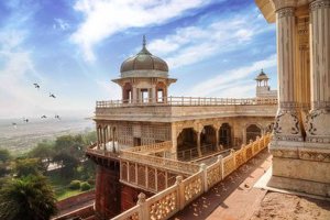 Taj Mahal Agra Tour From Delhi by AC Car- Including Lunch