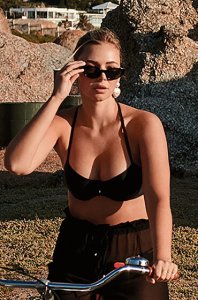 Hunkemöller Formstøbt bøjle-bikinitop Cannes Vivian Hoorn sort