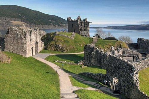 Full-Day Urquhart Castle and Culloden plus Loch Ness Tour