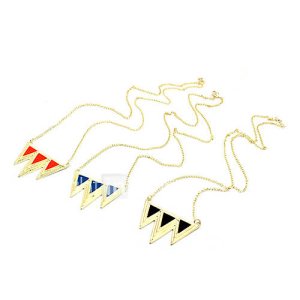 goutte à goutte multicolore triangle de la mode rétro long collier de chaîne de chandail (couleur aléatoire)
