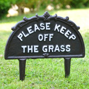 Cast In Style Rustic style please keep off the grass sign