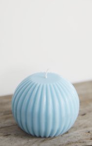Prettylittlething Baby blue swirl round scented soy wax candle 7.5cm, baby blue